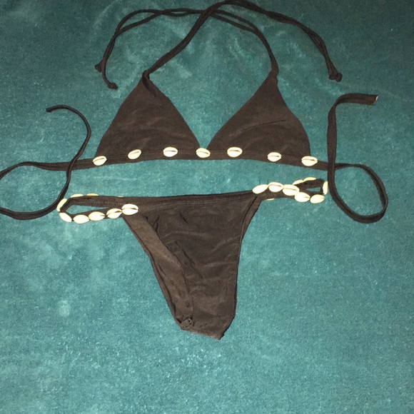 Bikini - Picture 1 of 4